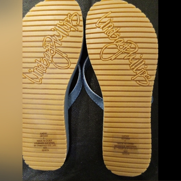 Lindsay Phillips - NWT Yoga Mat Foot bed, Logo Button Non-Slip Soles, Denim Blue - Picture 6 of 15